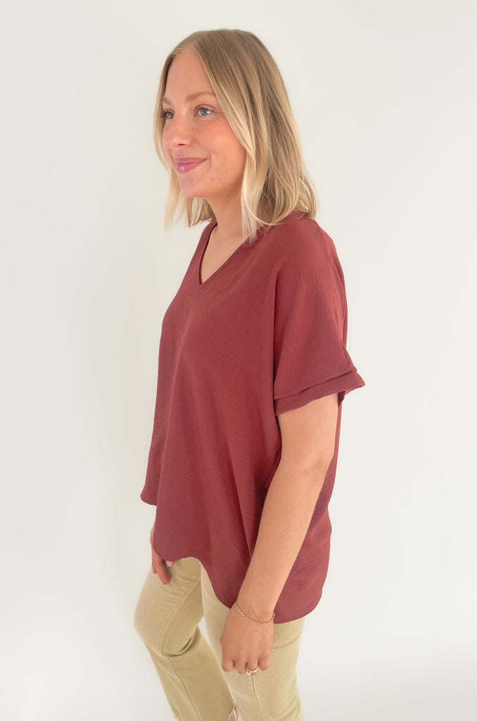 The Jamie V Neck Center Seam Blouse is a lightweight style that can be dressed up or down for any occasion! This chic v-neck top has a cuffed sleeves and a center seam design for added detail. It's a fool proof basic to always have in your closet! 