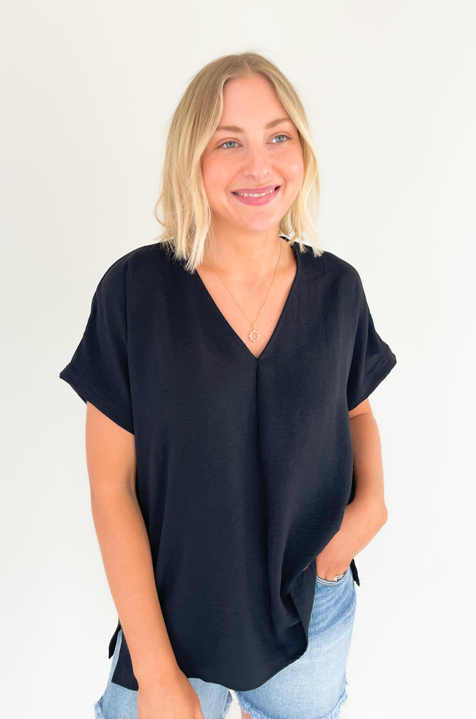 The Jamie V Neck Center Seam Blouse is a lightweight style that can be dressed up or down for any occasion! This chic v-neck top has a cuffed sleeves and a center seam design for added detail. It's a fool proof basic to always have in your closet! 