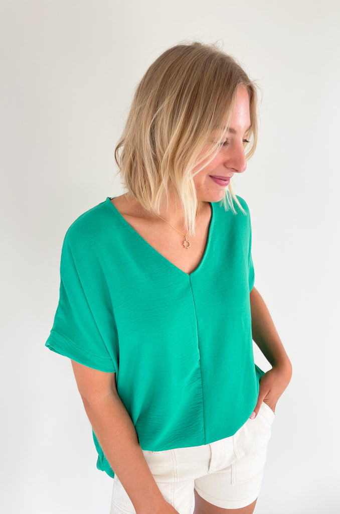 The Jamie V Neck Center Seam Blouse is a lightweight style that can be dressed up or down for any occasion! This chic v-neck top has a cuffed sleeves and a center seam design for added detail. It's a fool proof basic to always have in your closet! 