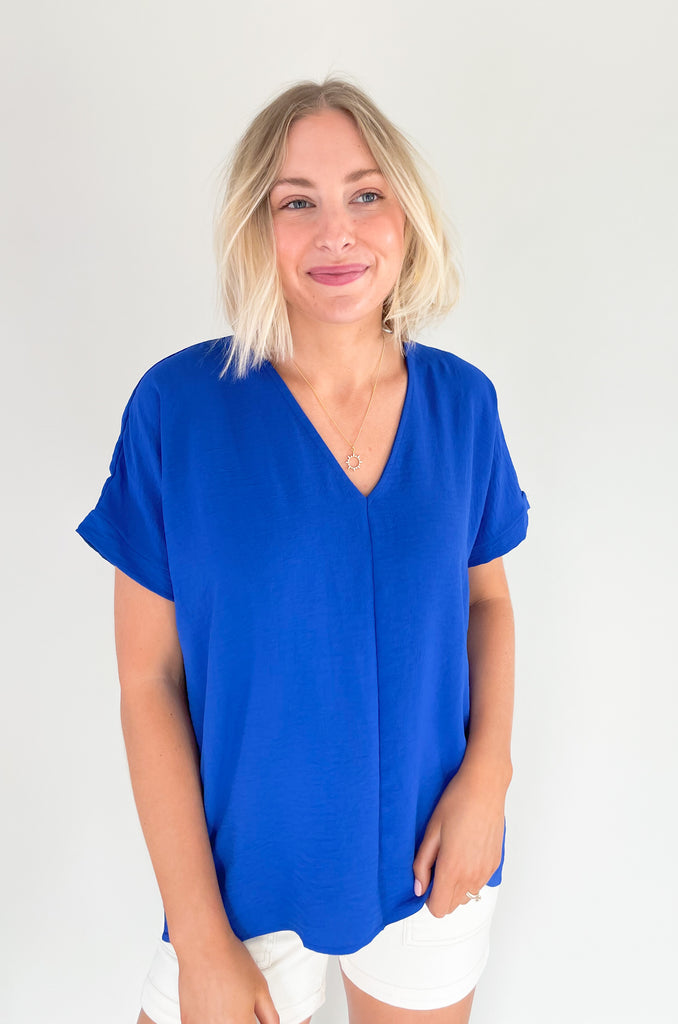 The Jamie V Neck Center Seam Blouse is a lightweight style that can be dressed up or down for any occasion! This chic v-neck top has a cuffed sleeves and a center seam design for added detail. It's a fool proof basic to always have in your closet! 