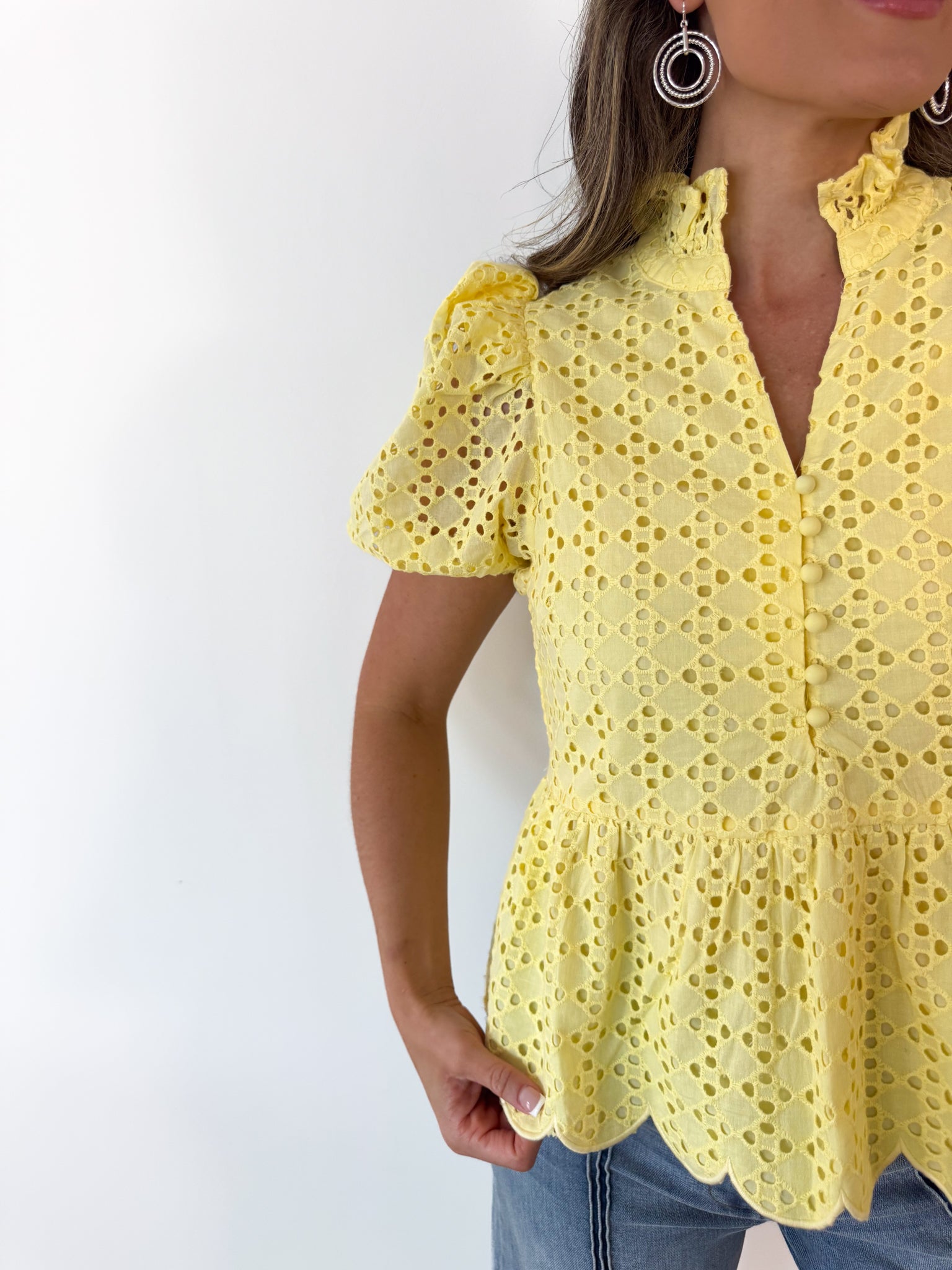 Jayda Short Sleeve Eyelet Blouse- Lemon – Katsch Boutique