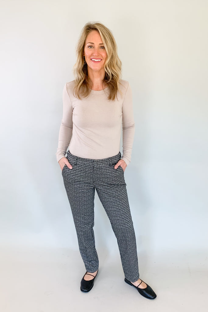 The Liverpool Kelsey Knit Trouser Mini Plaid 29" are an amazing style for work and special occasions. They look effortlessly chic, but have the liverpool comfort the brand is known for. The quality is amazing too. Soft, stretchy, and lightweight are a few words to describe how incredible this style is. 