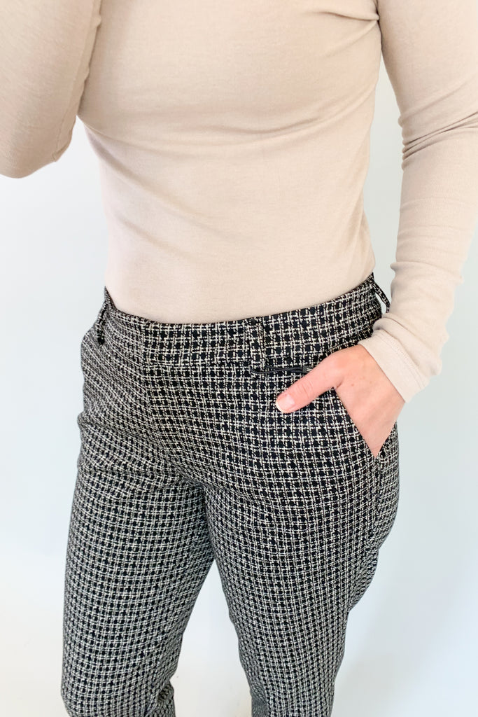 The Liverpool Kelsey Knit Trouser Mini Plaid 29" are an amazing style for work and special occasions. They look effortlessly chic, but have the liverpool comfort the brand is known for. The quality is amazing too. Soft, stretchy, and lightweight are a few words to describe how incredible this style is. 