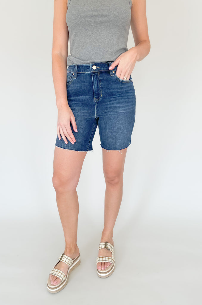  The Liverpool Kristy High Rise Shorts 7" are the best on-the-go short! With an incredible fit, stretch, and slightly longer silhouette, these shorts are made for busy days ahead. They are so comfortable and effortless, but also have that elevated look of Liverpool denim.