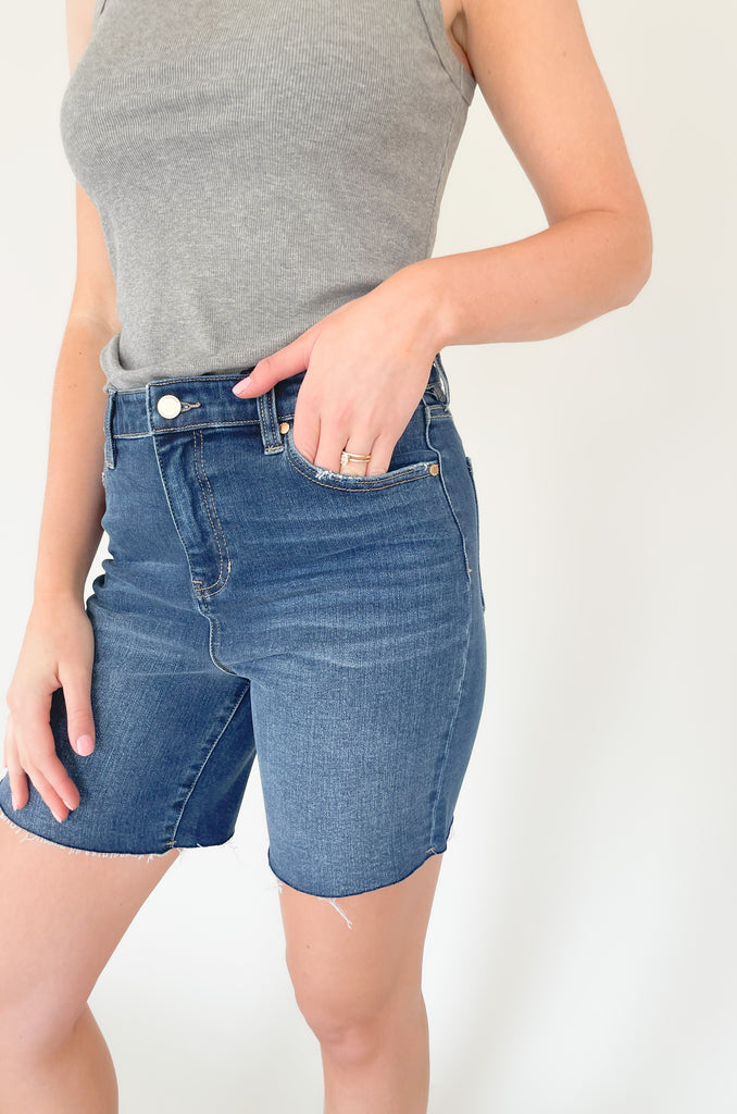  The Liverpool Kristy High Rise Shorts 7" are the best on-the-go short! With an incredible fit, stretch, and slightly longer silhouette, these shorts are made for busy days ahead. They are so comfortable and effortless, but also have that elevated look of Liverpool denim.