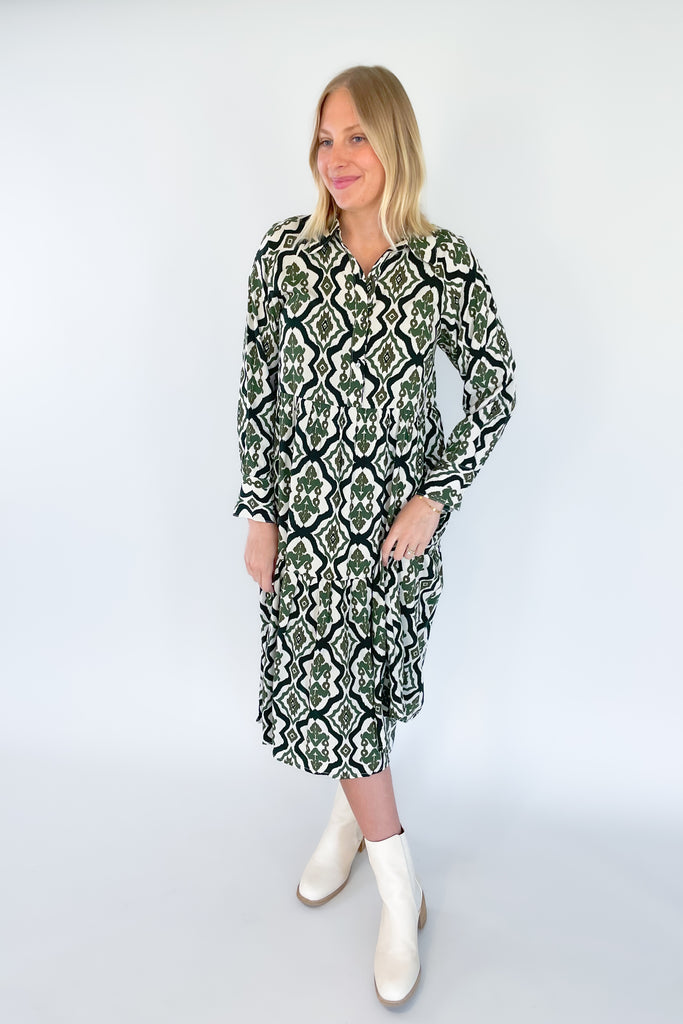 The Macy Olive Printed Midi Dress is the perfect way to elevate your wardrobe! This stylish piece has a button-up top with collared details and long sleeves, plus a tiered body for a flattering shape. It reads very boho chic. 