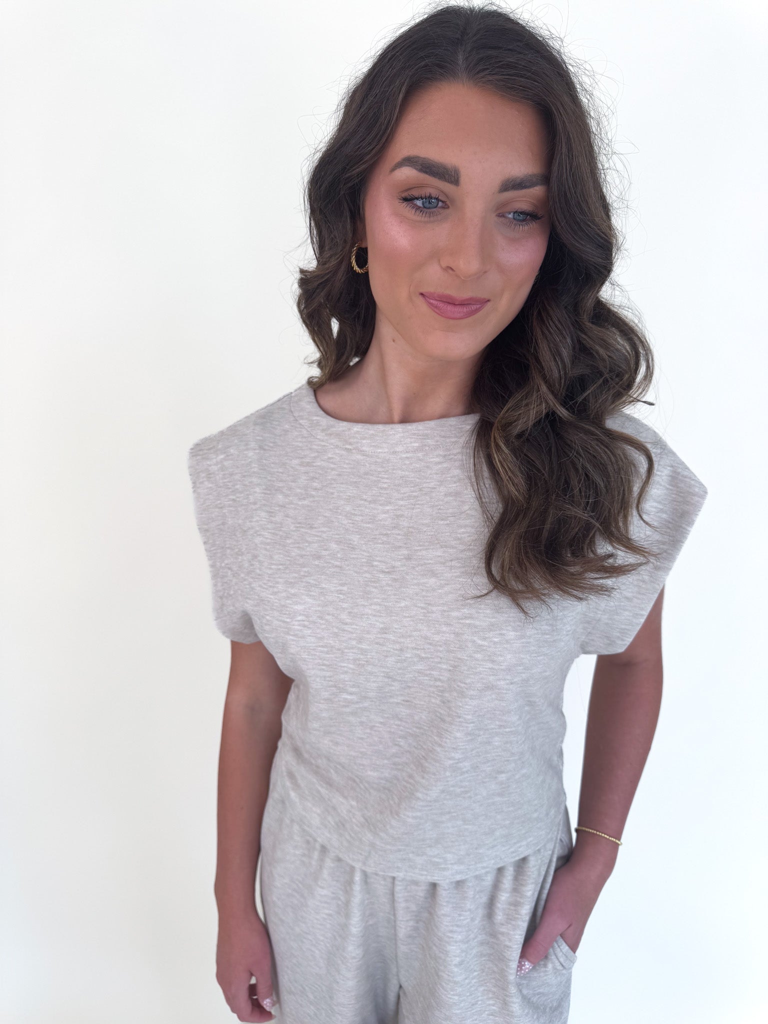 Cindy Strong Shoulder Sleeveless Knit Top – Katsch Boutique