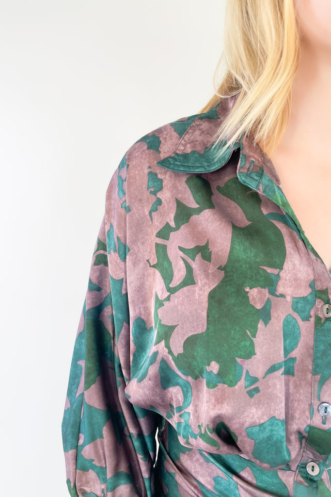 Make a statement in the Meadow Abstract Print Ruched Midi Dress! Designed with eye-catching hunter green and purple hues, plus a beautiful floral print, this midi length dress is a showstopper. It features a collared detail, 3/4 balloon sleeves, a high-low silhouette, and ruching around the waist for an unforgettable look.