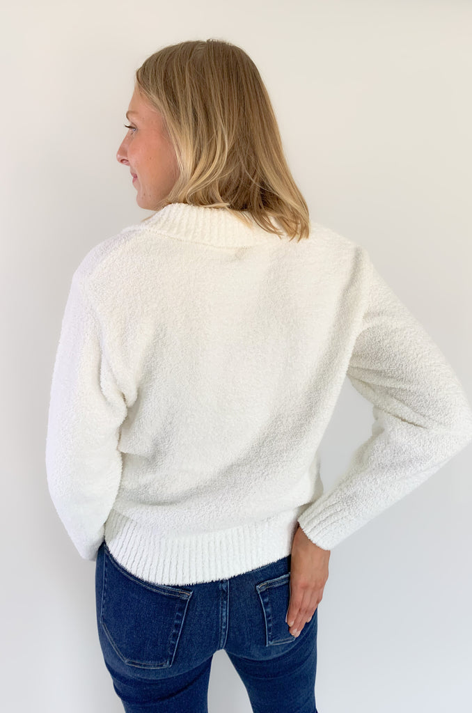 The UGG Mowery Top is a new favorite! Made with 70% recycled fibers, the UGG cozy knit is incredibly soft. Plus, the elevated texture adds a fun twist to any outfit. This half-placket top has a collar and buttons top.