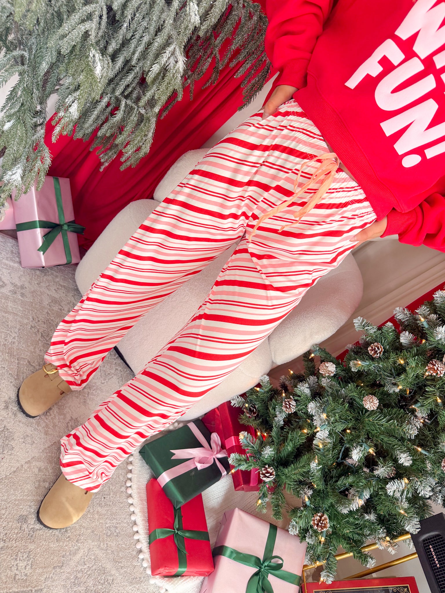 Jolly Poster Holly Jolly Holiday Lounge Pants – Katsch Boutique