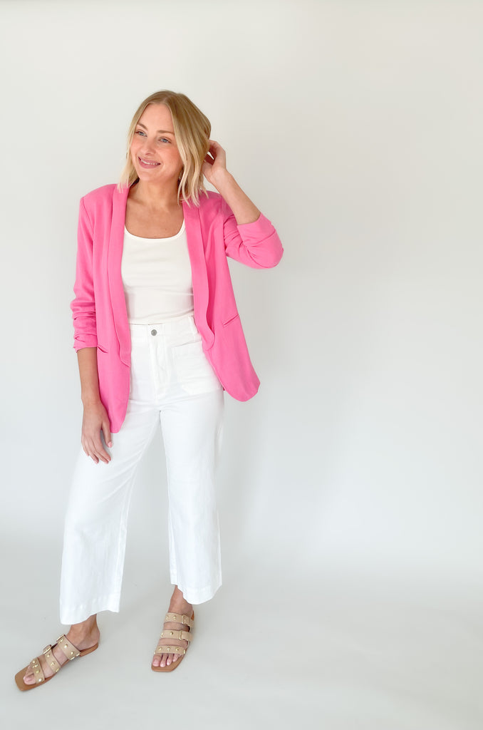 Open pink linen blend blazer with ruched sleeves and faux pockets. It has a lightweight fabric perfect for summer!