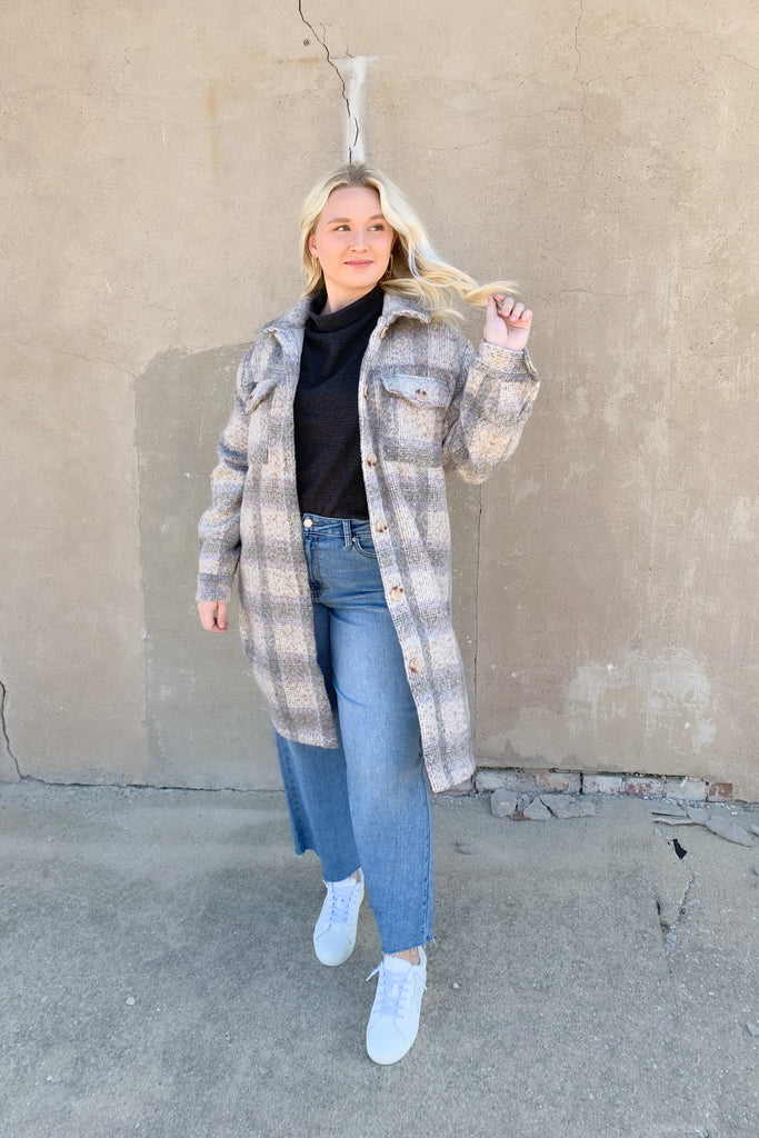 Our outerwear game is strong this season, and we’re so excited about the[Z SUPPLY] Sonoma Plaid Jacket! The details make this jacket so elevated, including faux shell buttons, on-seam pockets, our speckled yarn-dye plaid and a longer length. It's a heavier weight and can easily be worn into the winter season. 