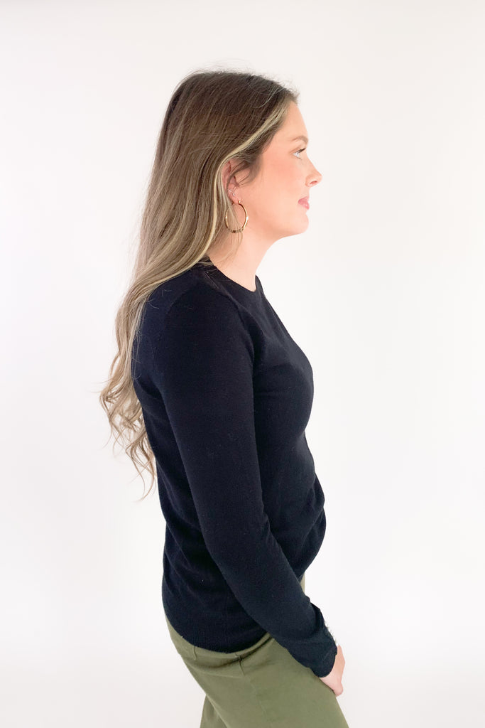 This cozy Pullover Sweater with Pearls from Molly Bracken is perfect for the holidays. Semi-fitted and complete with pearl buttons and cuffs, it's stylish and fun yet extremely comfortable. Add a touch of glam to your wardrobe with this classic piece!