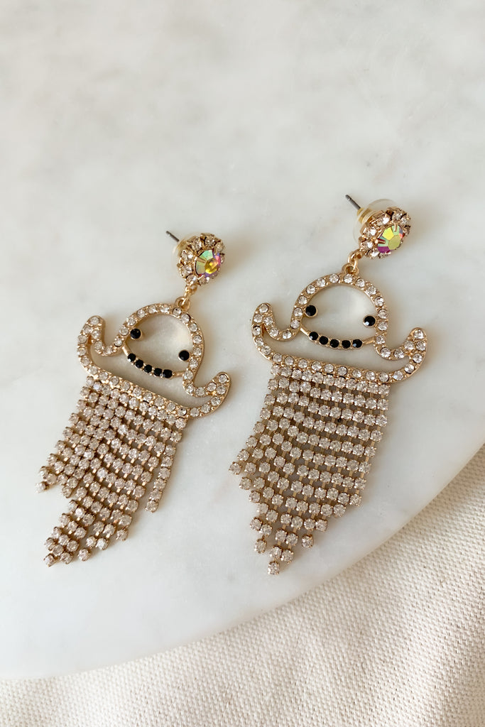 The Rhinestone Ghost Tassel Drop Earrings are so cute and fun, perfect for halloween! The cute smiling faces make these an adorable option for the new season. Plus, the dangle crystals add some glitzy movement. 