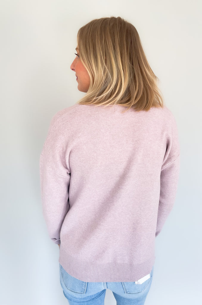 Cozy up in our new Rockwell Knit Cardigan! This classic cardigan features a beautiful knit material, three stylish tortoise buttons, and two conveniently-sized pockets for all of your essentials- choose between two colors to complete your look