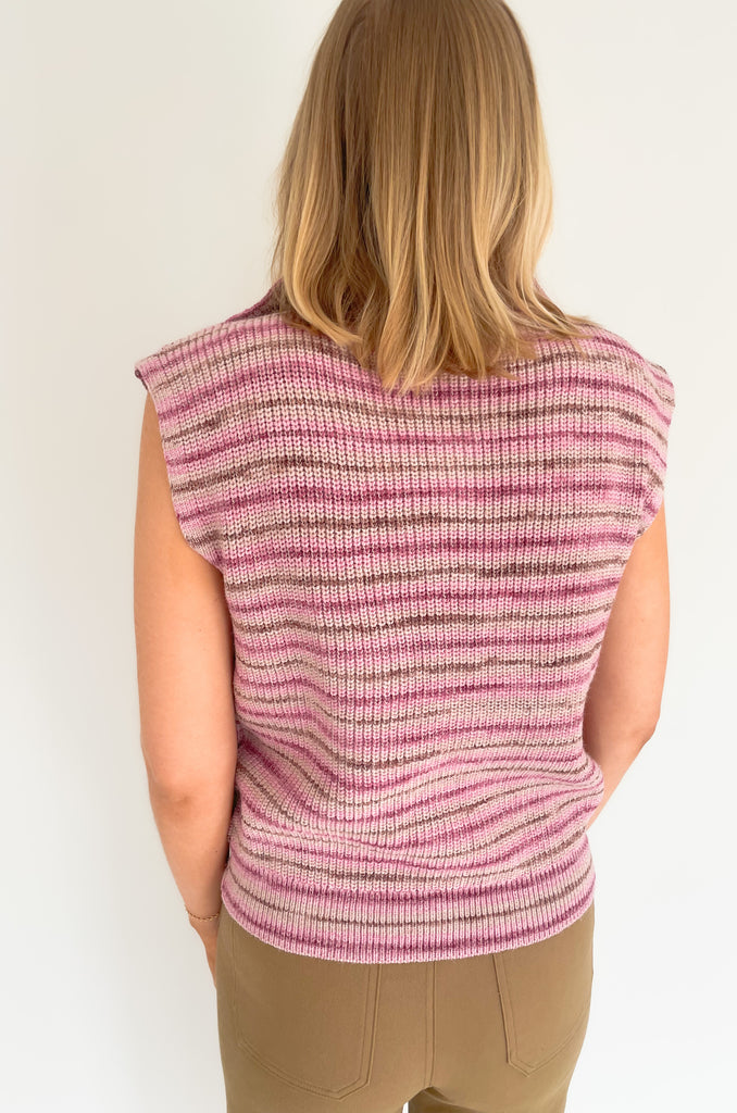 Multicolor sleeveless half zip sweater with a collar and a boxy fit