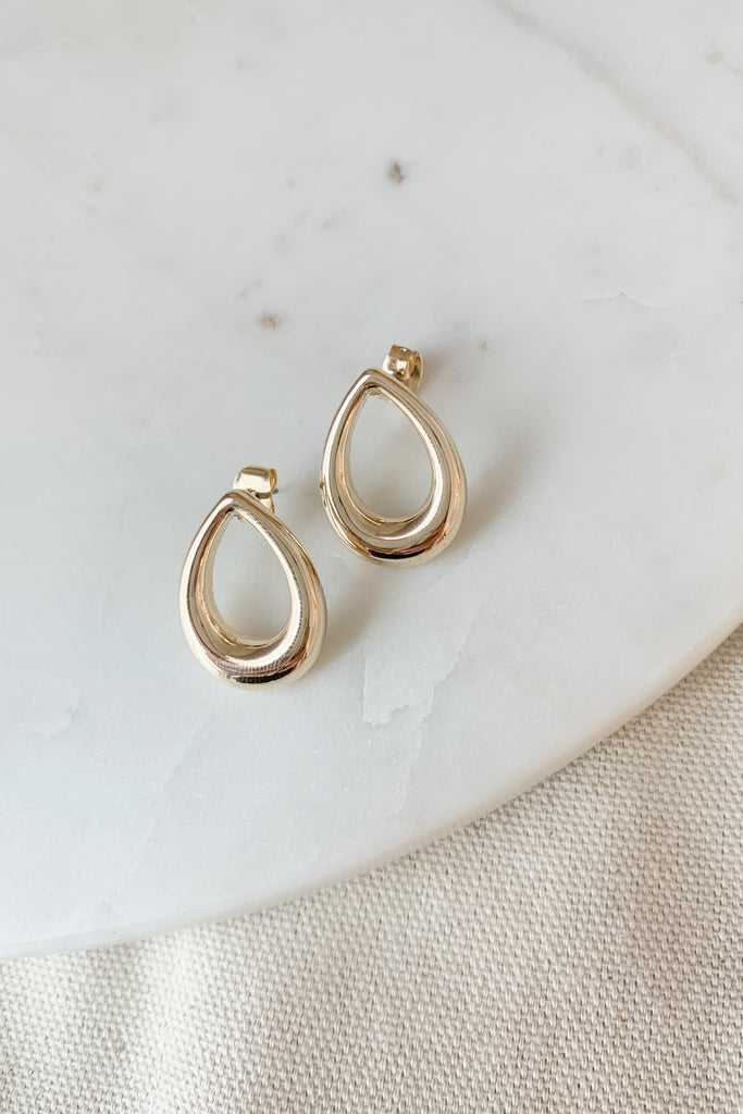 The Rounded Gold Teardrop Outline Earrings are so pretty and timeless. If you are looking for a great everyday earring that will elevate you look. This one is a great option! 