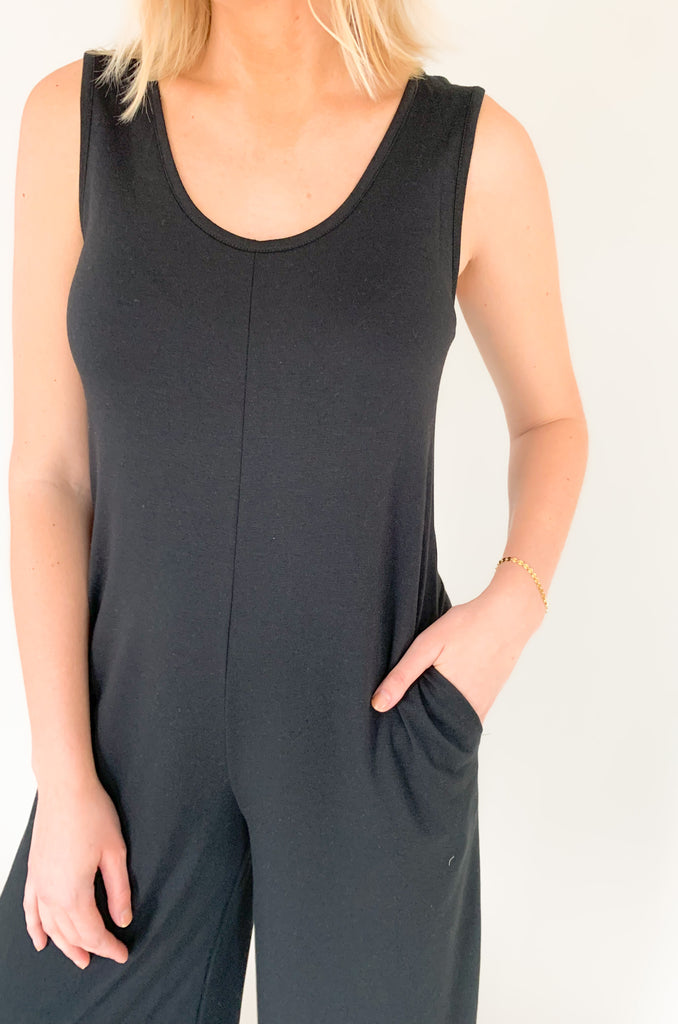Sashas Scoop Neck Jumpsuit is the perfect blend of style and comfort! Crafted from cozy fabric, this one-piece jumpsuit features a scoop neck and convenient pockets perfect for on the go! Enjoy the ease of a jumpsuit and some some colorful sandals without compromising your style!