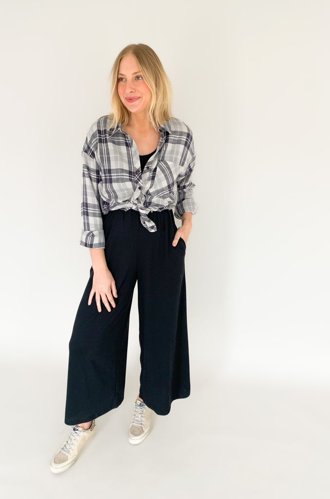 Sashas Scoop Neck Jumpsuit is the perfect blend of style and comfort! Crafted from cozy fabric, this one-piece jumpsuit features a scoop neck and convenient pockets perfect for on the go! Enjoy the ease of a jumpsuit and some some colorful sandals without compromising your style!