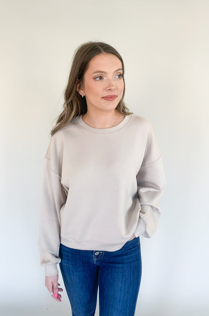 The Scuba Relaxed Cropped Sage Sweatshirt is the ultimate blend of style and comfort! Made from premium quality athletic-style fabric, this sweatshirt is designed to keep you comfortable and stylish throughout your day.