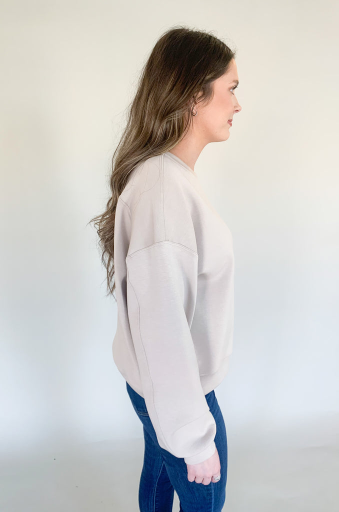 The Scuba Relaxed Cropped Sage Sweatshirt is the ultimate blend of style and comfort! Made from premium quality athletic-style fabric, this sweatshirt is designed to keep you comfortable and stylish throughout your day.