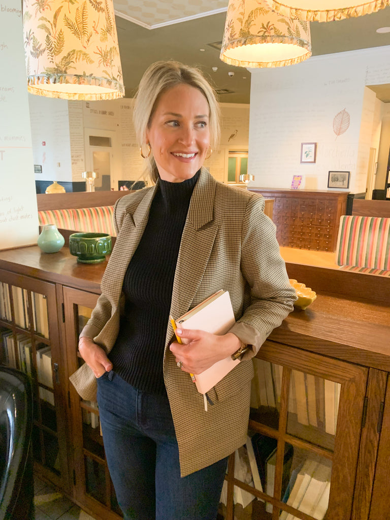 This Silverstone Houndstooth Long Sleeve Blazer is a stylish and professional addition to your wardrobe! Crafted with a houndstooth pattern, shoulder pads, and a collared neckline with a lapel you’ll cut a sharp silhouette without sacrificing comfort.
