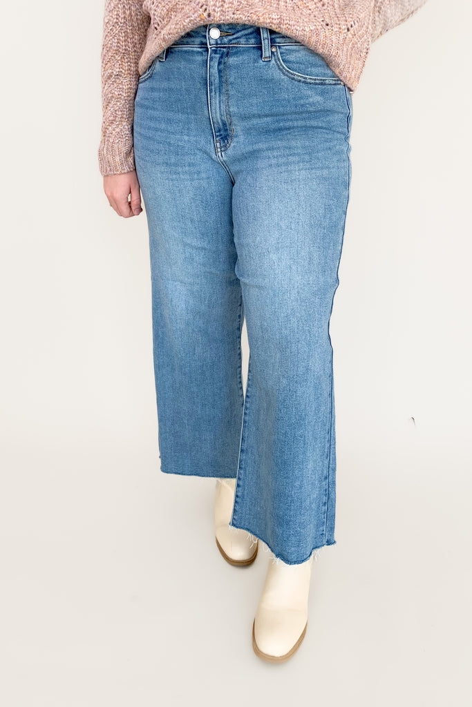 Our new Just Black Denim Slim Wide Leg pant might be our favorite wide leg! These high-waisted jeans are slim through the waist and open up past the thigh, creating a flattering and trendy look. Plus these jeans are made with our ultra-soft and stretchy fabric, which is comfortable for everyday wear. They fit like a dream and just look good, it's a win-win!
