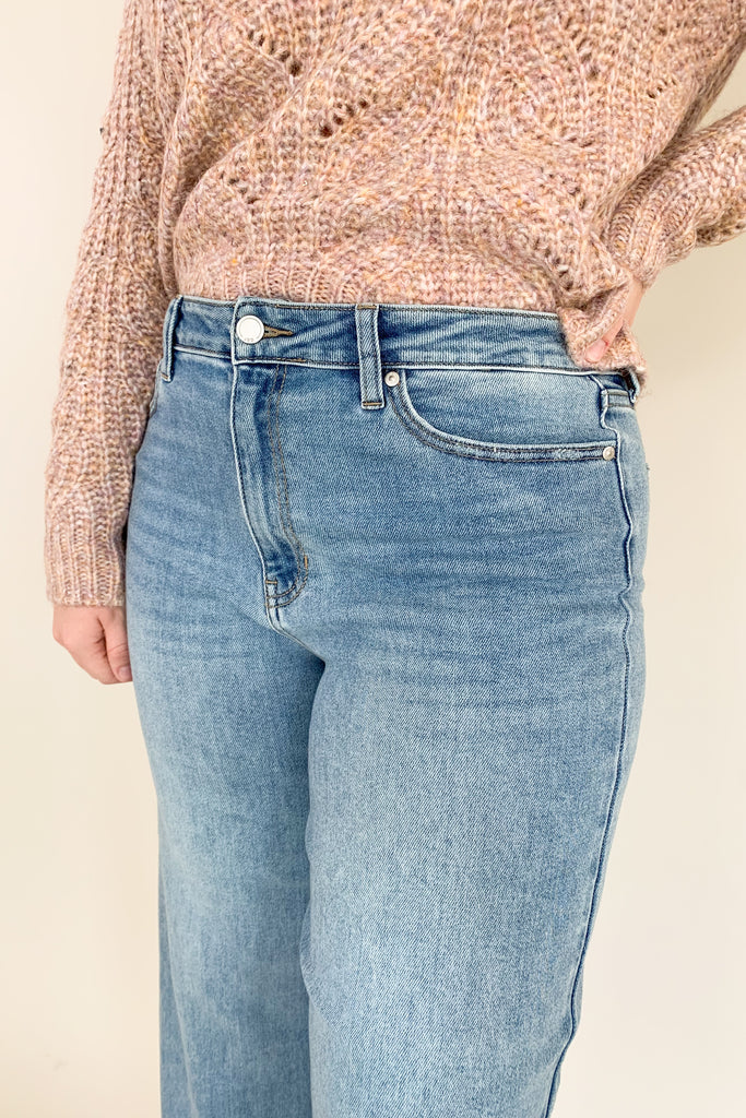 Our new Just Black Denim Slim Wide Leg pant might be our favorite wide leg! These high-waisted jeans are slim through the waist and open up past the thigh, creating a flattering and trendy look. Plus these jeans are made with our ultra-soft and stretchy fabric, which is comfortable for everyday wear. They fit like a dream and just look good, it's a win-win!