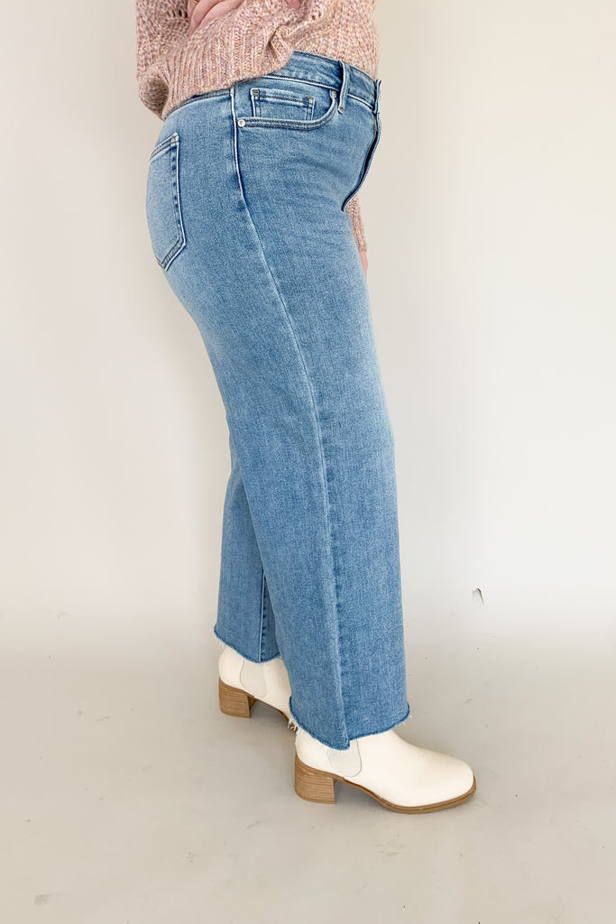 Our new Just Black Denim Slim Wide Leg pant might be our favorite wide leg! These high-waisted jeans are slim through the waist and open up past the thigh, creating a flattering and trendy look. Plus these jeans are made with our ultra-soft and stretchy fabric, which is comfortable for everyday wear. They fit like a dream and just look good, it's a win-win!
