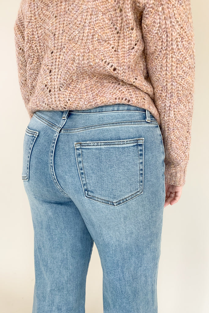 Our new Just Black Denim Slim Wide Leg pant might be our favorite wide leg! These high-waisted jeans are slim through the waist and open up past the thigh, creating a flattering and trendy look. Plus these jeans are made with our ultra-soft and stretchy fabric, which is comfortable for everyday wear. They fit like a dream and just look good, it's a win-win!