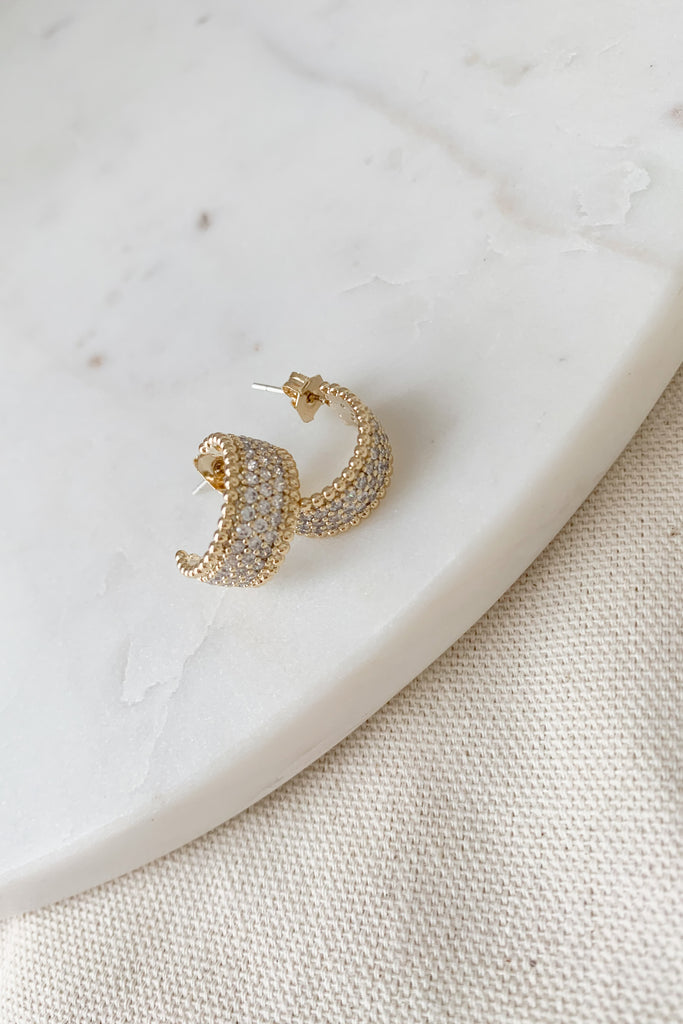 The Small Gold Hoop with Pave CZ takes a classic hoop and elevates it with a little sparkle. Because of the cubic zirconia stripe, you could pair these with either gold or silver jewelry. It's elevated, lightweight, and perfect for everyday. 