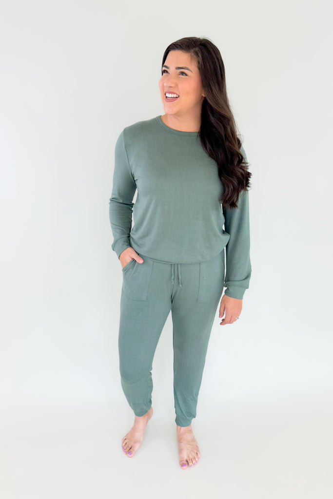 Meet your new favorite go-to: the Dream Jersey Crew Neck Lounge Set by Softies– one of our most loved styles! Once you put this lounge set on, you’ll never want to go back to your old t-shirts and sweats.