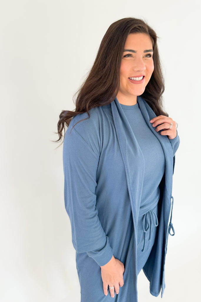 Escape into stunning softness with Softies Women's Dream Jersey Robe! This lightweight robe wraps your skin in unbelievable silky smoothness from your shoulders to your calves. A shawl collar creates a feeling of comfort, sophistication and spa-like luxury.