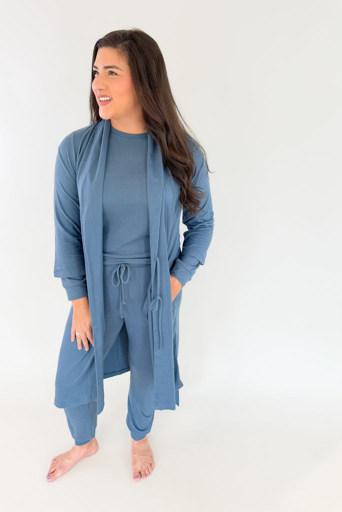 Escape into stunning softness with Softies Women's Dream Jersey Robe! This lightweight robe wraps your skin in unbelievable silky smoothness from your shoulders to your calves. A shawl collar creates a feeling of comfort, sophistication and spa-like luxury.