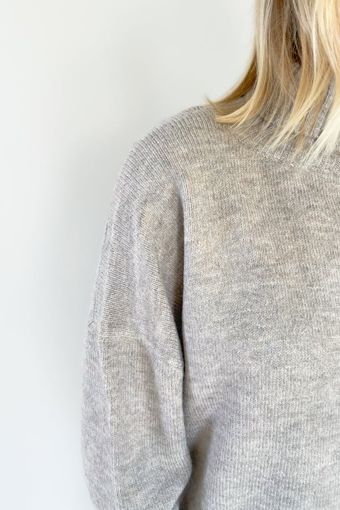 The Charlotte Avery Destiny Dolman Sleeve Turtleneck Sweater is the quintessential fall sweater! It's warm and cozy with a nice thick fabric. You'll be feeling warm on chilly days while stay stylish. 