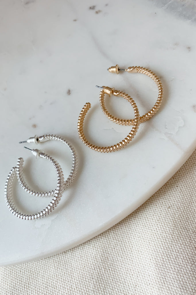 The Textured Medium Hoop Earring is a great everyday hoop. It's the perfect size with just the right amount of detail to elevated any look. Choose between gold or silver. 