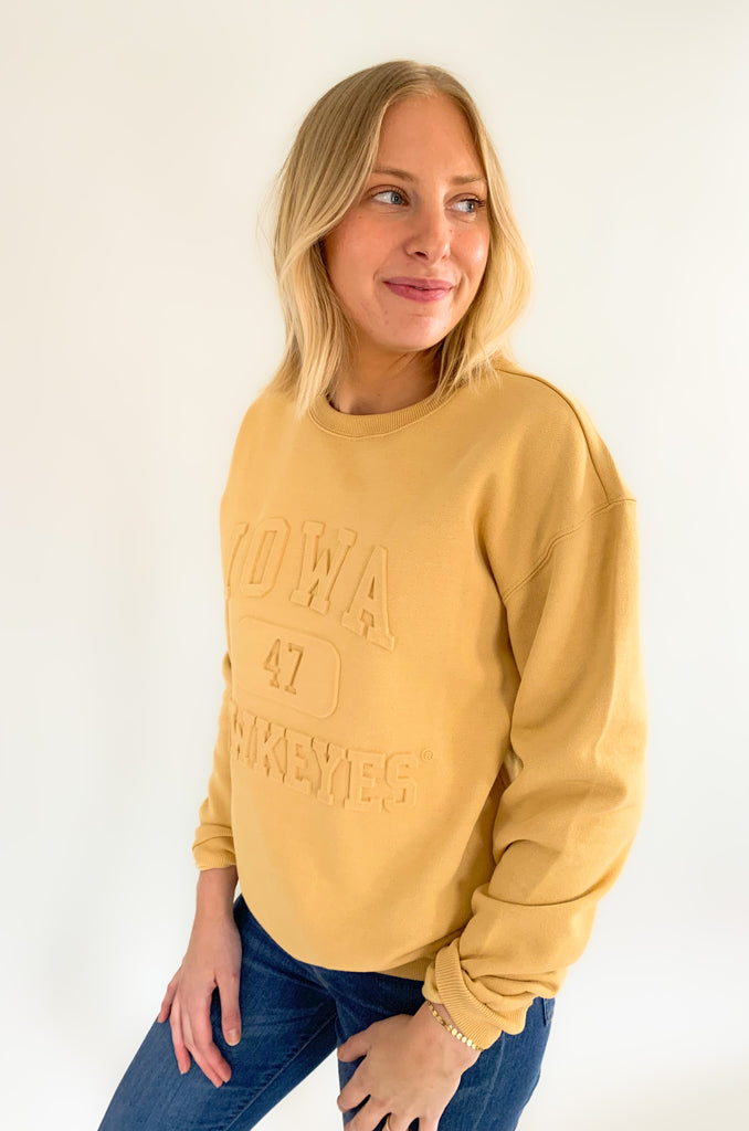 The U of I Vintage 81 Emboss Crewneck is designed with a fun, vintage-inspired look that's cute and cozy for game day! This classic crewneck features a raised embossed logo on the front that's so unique. You cannot find crewnecks like these just anywhere! Add some of our favorite Iowa accessories and you are ready for your next tailgate.