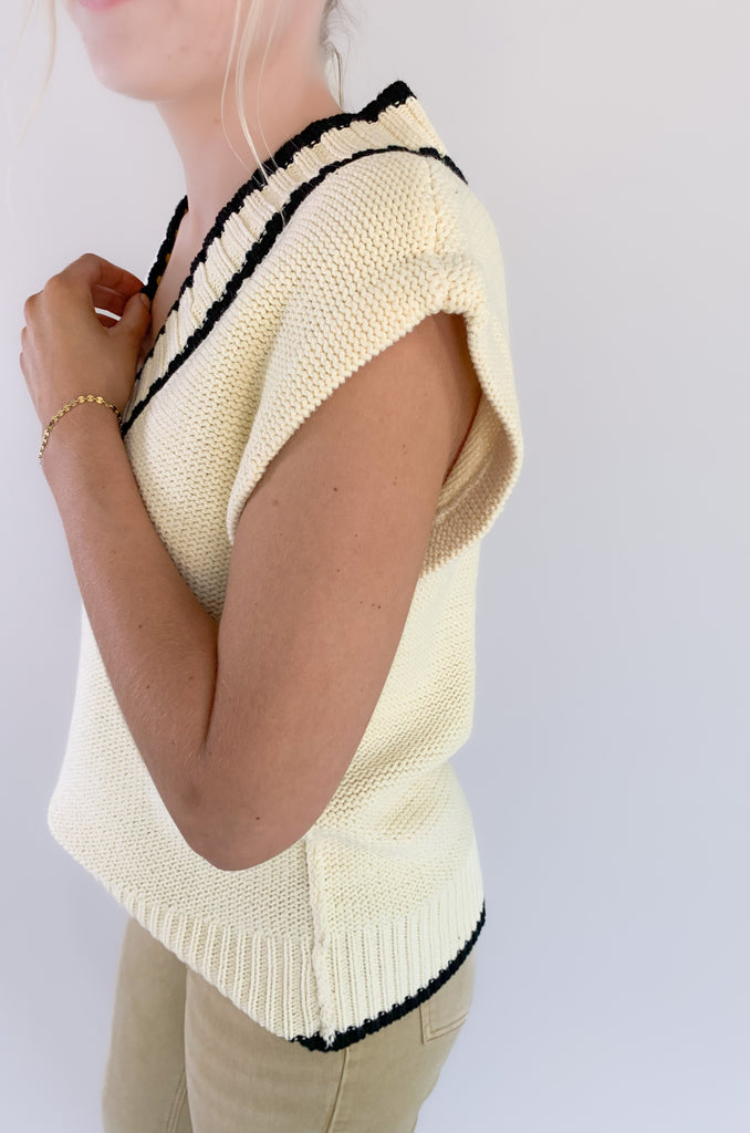 The Elan V Neck Varsity Sweater Vest is so chic and elevated! We love the cozy thick sweater material and contrast details. Round the v-neckline and bottom hem, there is contrast stitching. 