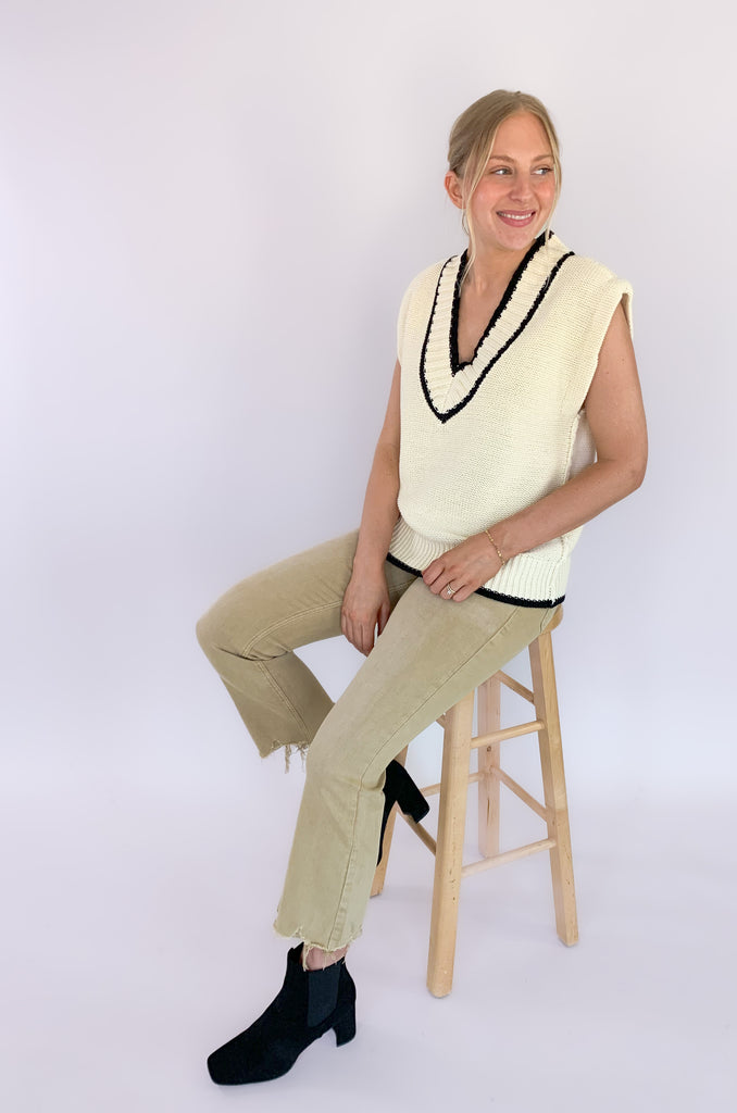 The Elan V Neck Varsity Sweater Vest is so chic and elevated! We love the cozy thick sweater material and contrast details. Round the v-neckline and bottom hem, there is contrast stitching. 