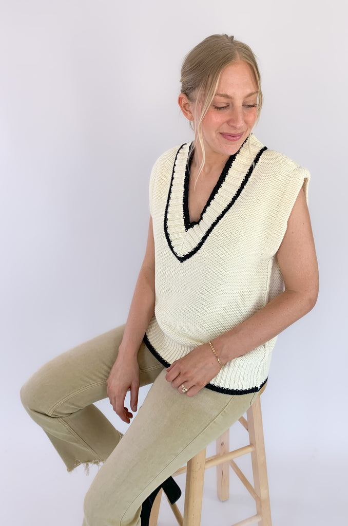 The Elan V Neck Varsity Sweater Vest is so chic and elevated! We love the cozy thick sweater material and contrast details. Round the v-neckline and bottom hem, there is contrast stitching. 