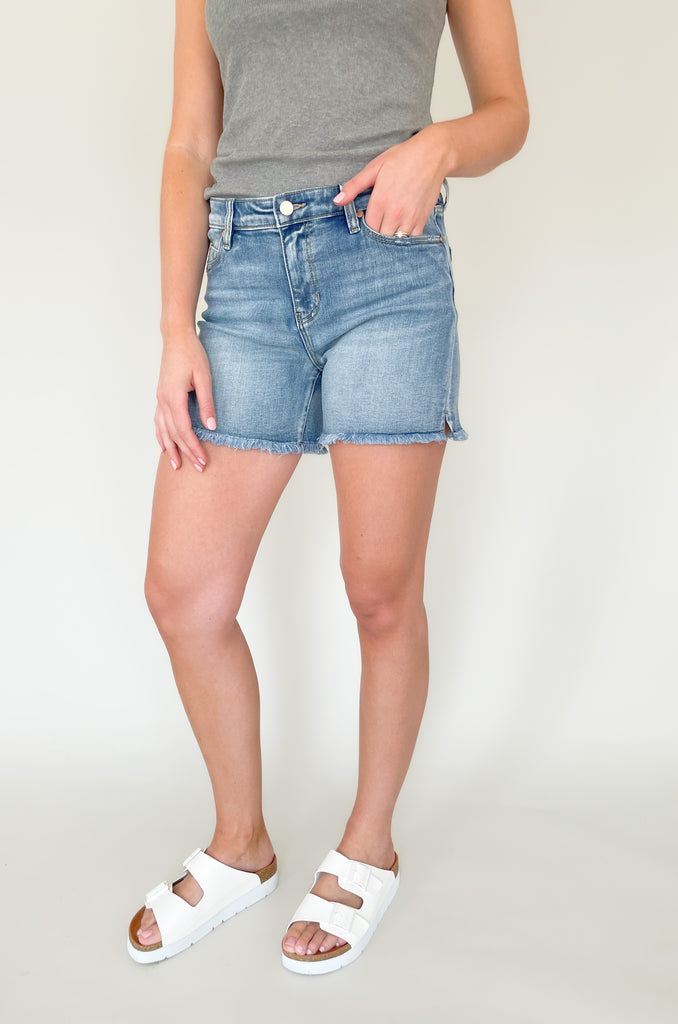 The Liverpool Los Angeles Vickie Fray Shorts might be one of the best pairs of shorts we have tried! The fit and quality is so nice, and there is a little bit of stretch for comfort. There's light distressing around the pockets and a frayed hem bottom. It looks trendy, but is very wearable. 