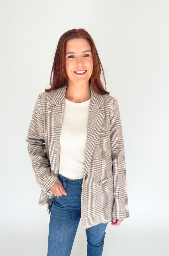 Our [Z SUPPLY] Anna Plaid Blazer is that timeless piece you will keep in your wardrobe for years to come! This classic blazer has a soft touch feel and is lined with satin for superior comfort and luxury.