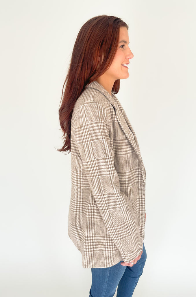 Our [Z SUPPLY] Anna Plaid Blazer is that timeless piece you will keep in your wardrobe for years to come! This classic blazer has a soft touch feel and is lined with satin for superior comfort and luxury.