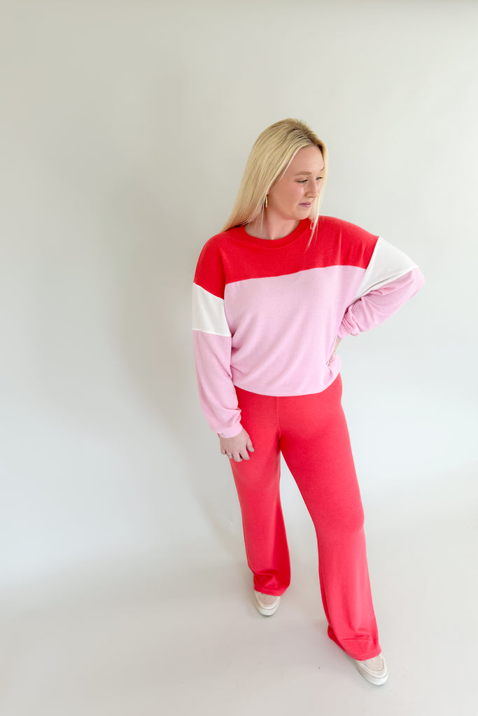 Look pretty in pink with the Z SUPPLY Colorblock LS Top. It features a lightweight cotton candy fabric and an easy-to-style silhouette for a cute and comfortable look. Perfect for holidays and gifting! Pair it with our matching [Z SUPPLY] Cross Over Flare Pant Candy Red to complete your look! 