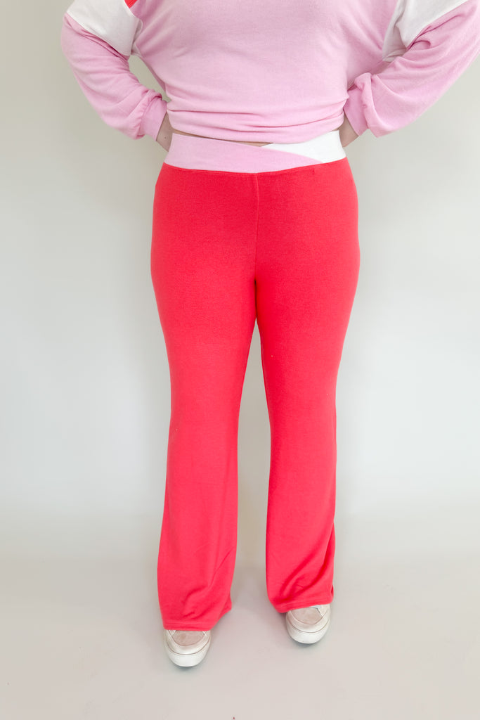 Amp up your casual look with the [Z SUPPLY] Cross Over Flare Pant in Candy Red! This stylish pant features an ultra soft fabric, elastic waistband with criss cross detail, and color block accents for added flair. Enjoy complete comfort with a splash of fun with this Z SUPPLY pant! 
