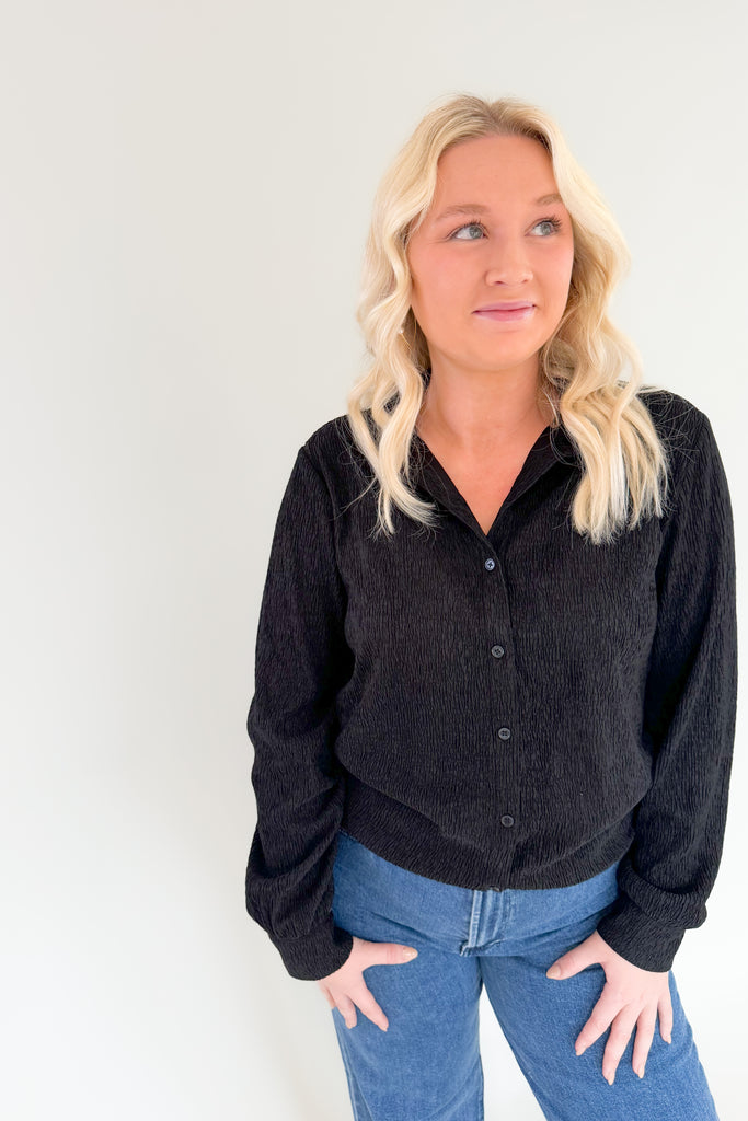 Ready for a more elevated button-up!? Introducing the new Z SUPPLY Lyrical Crinkle Knit Shirt, it's a stunner! Made with a textured Crinkle Knit fabric, this shirt is more structured yet relaxed, making it perfect for all-day wear. 