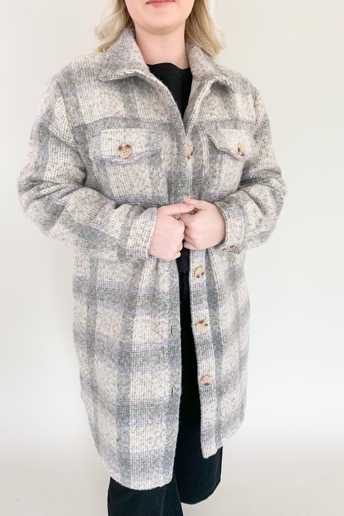 Our outerwear game is strong this season, and we’re so excited about the[Z SUPPLY] Sonoma Plaid Jacket! The details make this jacket so elevated, including faux shell buttons, on-seam pockets, our speckled yarn-dye plaid and a longer length. It's a heavier weight and can easily be worn into the winter season. 