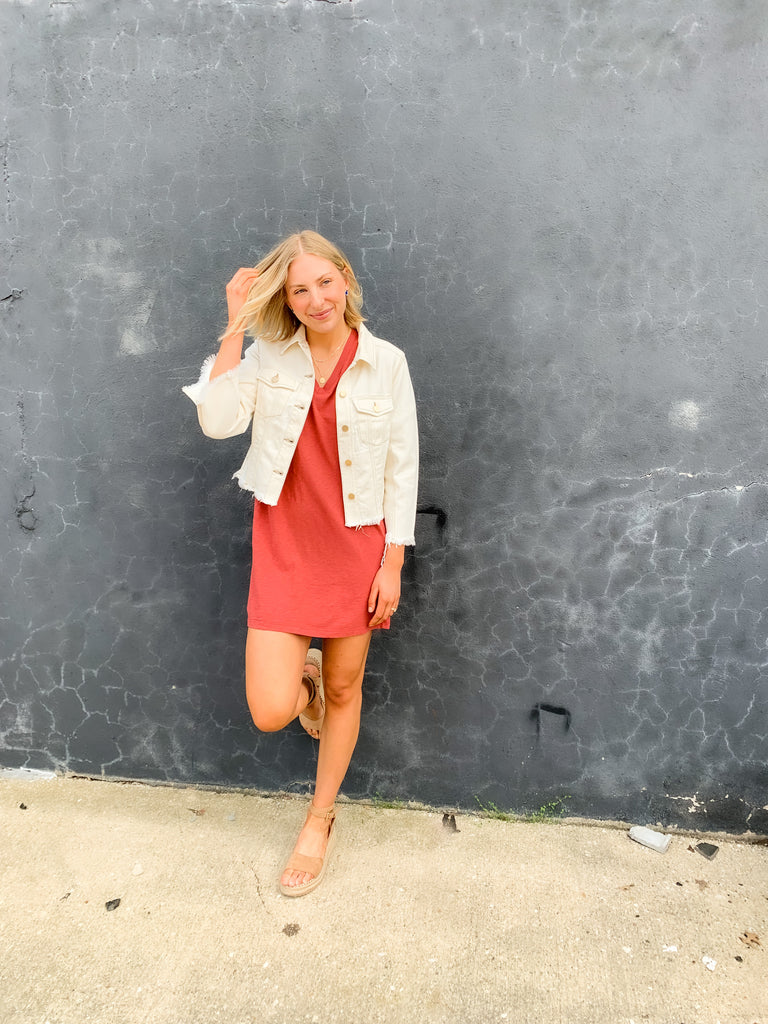 Who doesn't love a t-shirt dress like our new [Z SUPPLY] V Neck T Shirt Dress! The V-Neck T-Shirt Dress is made from a 100% cotton Slub Jersey knit fabric. Featuring a ribbed v-neck design with rolled sleeves, this dress is an easy essential you’ll want to have on-hand. It's so cute and comfy!