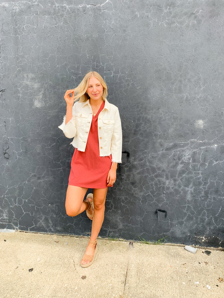 Who doesn't love a t-shirt dress like our new [Z SUPPLY] V Neck T Shirt Dress! The V-Neck T-Shirt Dress is made from a 100% cotton Slub Jersey knit fabric. Featuring a ribbed v-neck design with rolled sleeves, this dress is an easy essential you’ll want to have on-hand. It's so cute and comfy!
