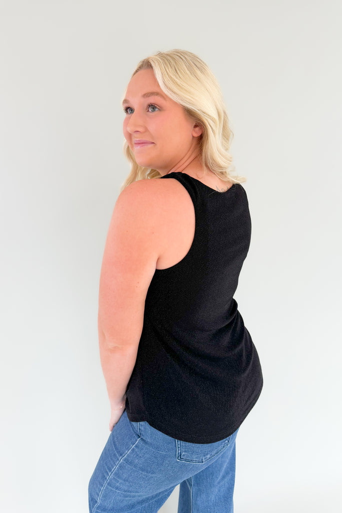 Dress up and shine for the night in the [Z SUPPLY] Vagabond Sparkle Tank! This lightweight, stretchy fabric is perfect for adding a sparkle to your outfit. Look stunning and feel confident for the evening. Layer it under your favorite blazer or cardigan to complete the look!